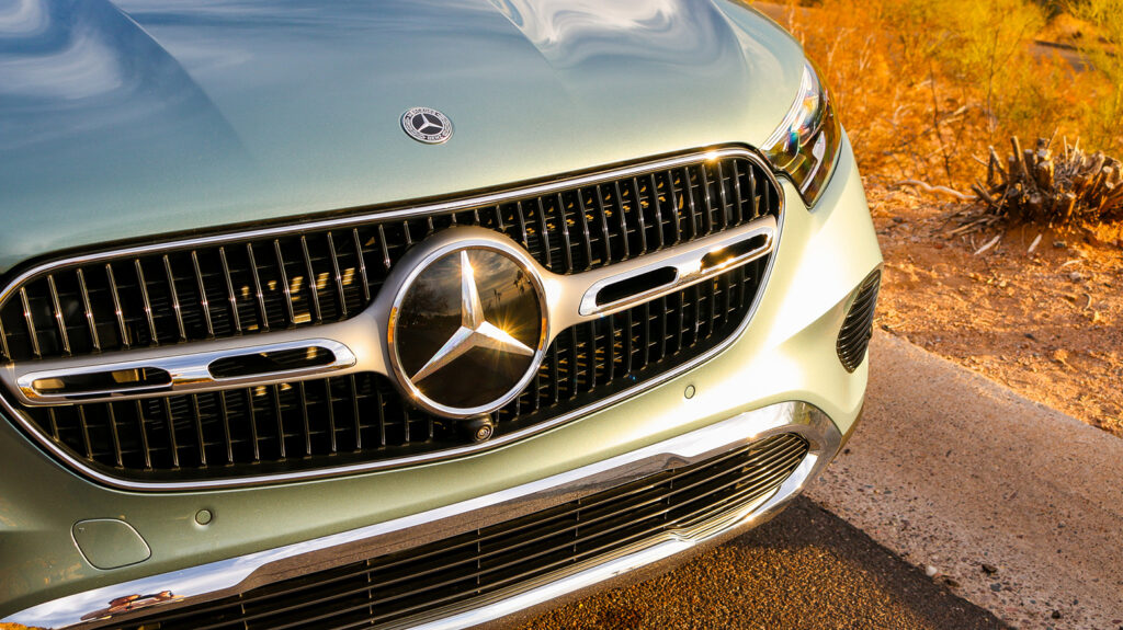 2025-Mercedes-Benz-GLC-350e-3