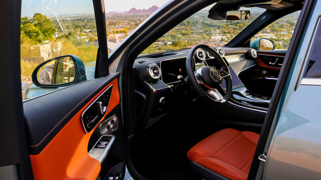 2025-Mercedes-Benz-GLC-350e-4