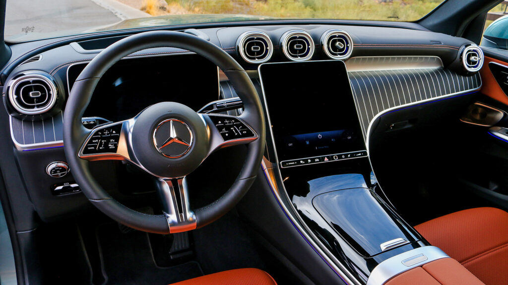 2025-Mercedes-Benz-GLC-350e-5