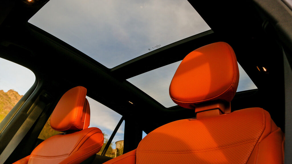 2025-Mercedes-Benz-GLC-350e-7