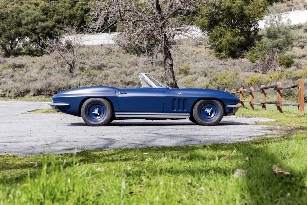 Electric-1965-Chevrolet-Corvette-Convertible-16