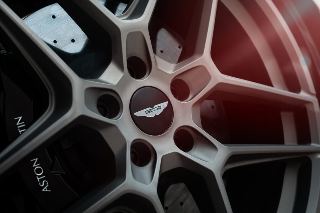 Aston-Martin-DBX-S_17