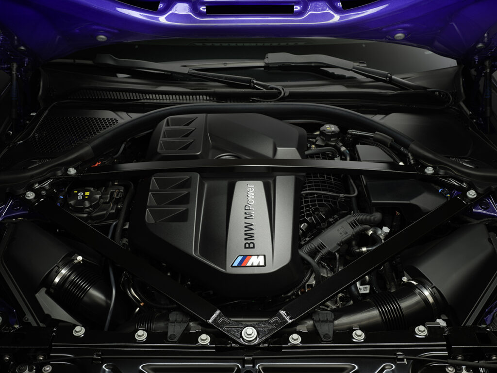 2026-BMW-M2-CS_18