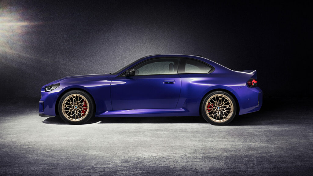 2026-BMW-M2-CS_22