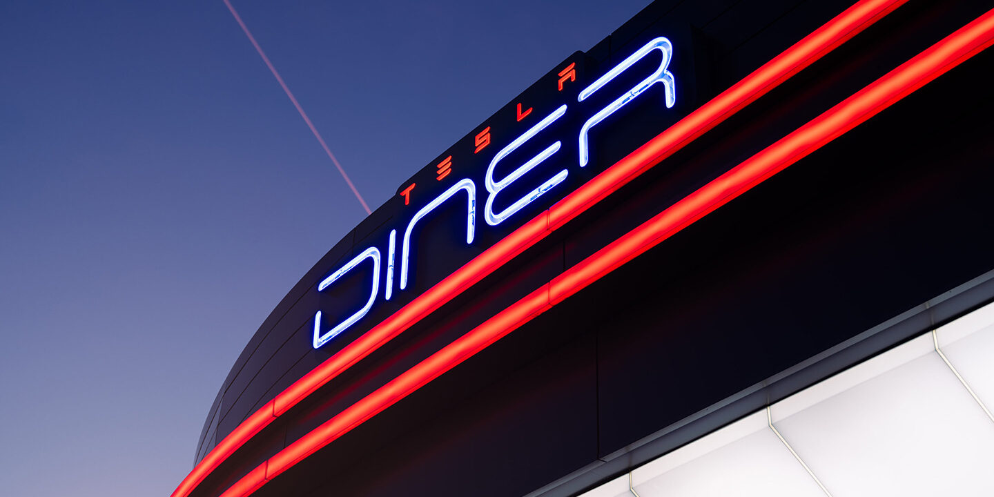 Tesla-Diner-Highline-Autos 2