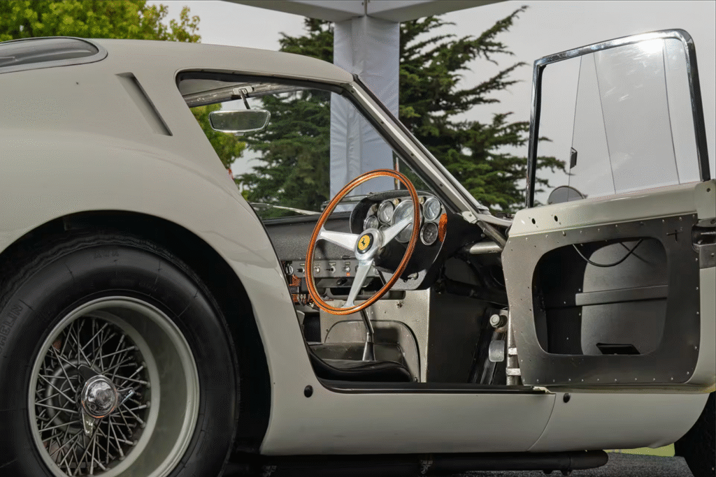 1962-Ferrari-250-GTO–3729GT-Bianco-Speciale-Interior_2