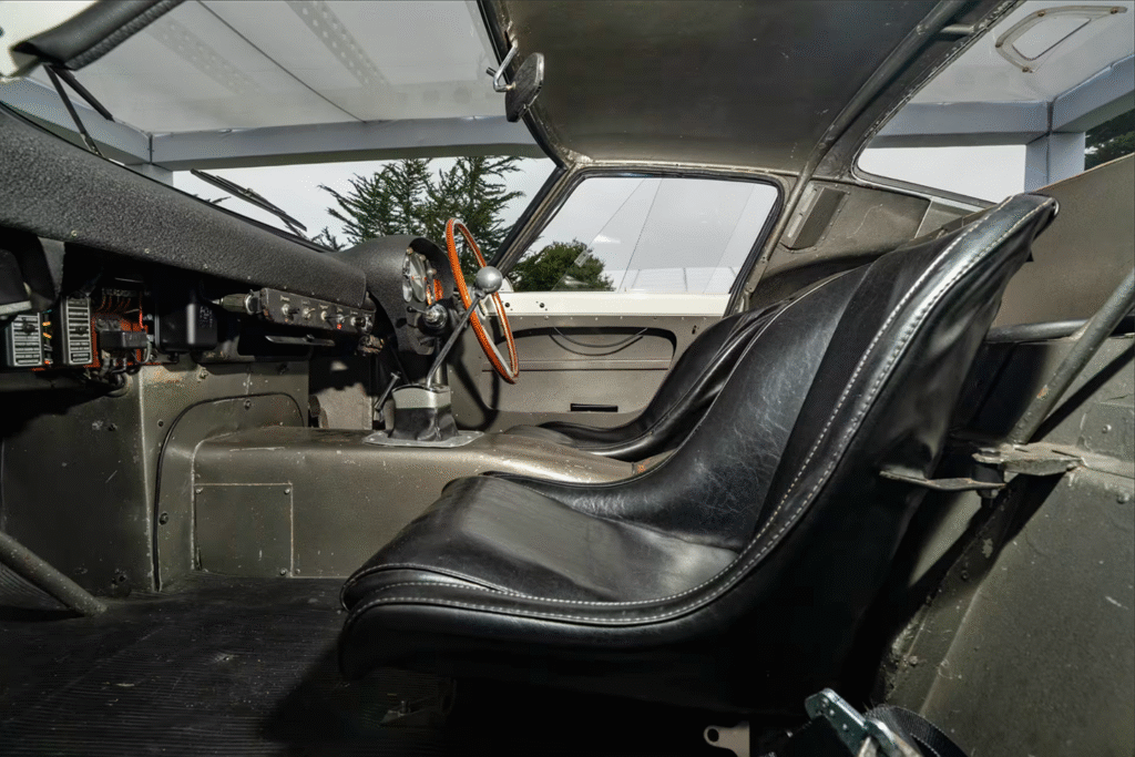 1962-Ferrari-250-GTO–3729GT-Bianco-Speciale-Interior_4