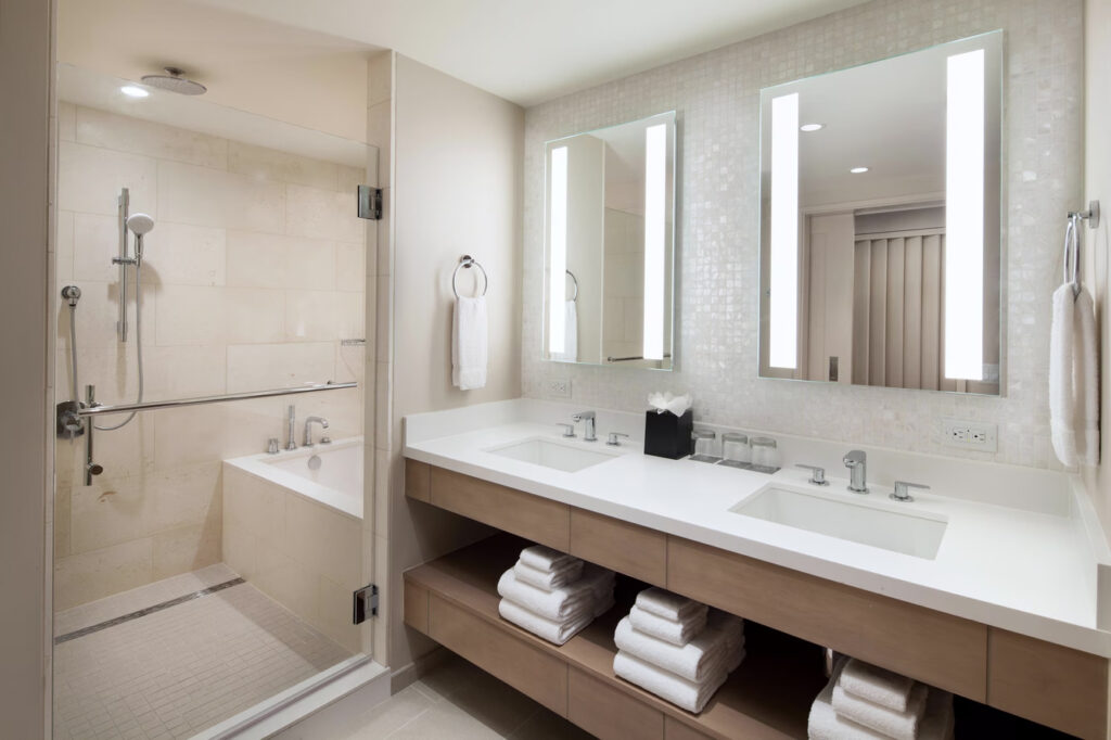Sheraton-Waikiki-Beach-Resort-Guest-Room-Bathroom