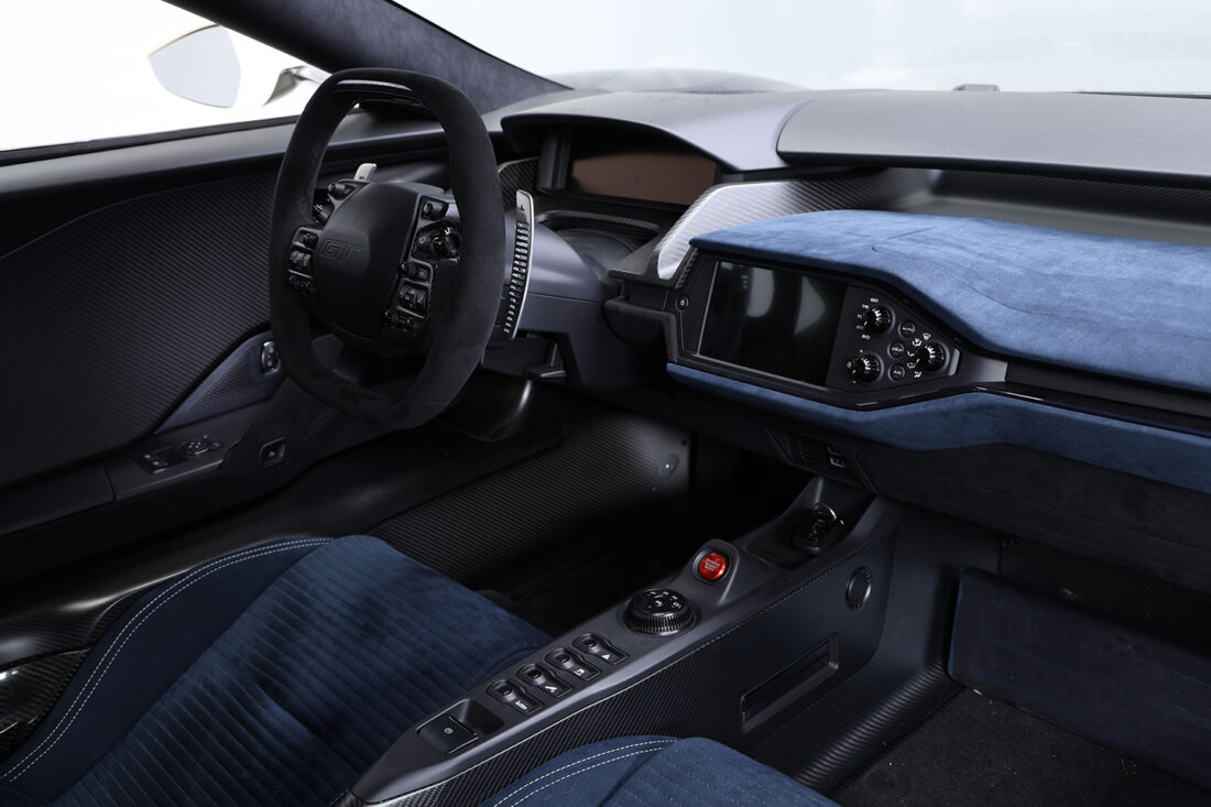 2022-Ford-GT-’64-Heritage-Edition-Interior