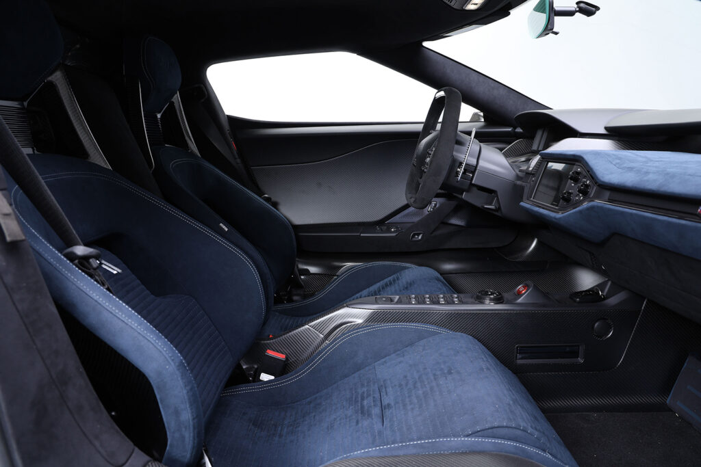 2022-Ford-GT-’64-Heritage-Edition-Interior_2