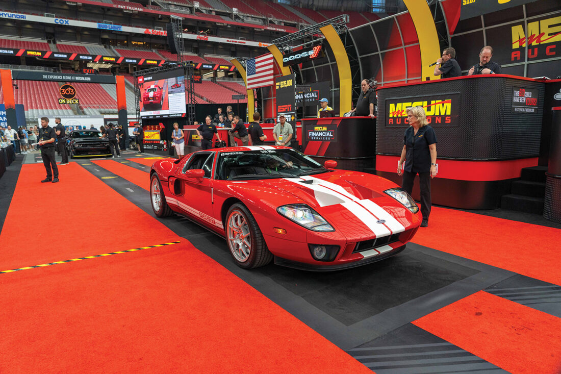 Mecum-Glendale-2025-2006-Ford-GT-Lot-S167-Sold-for-$440,000