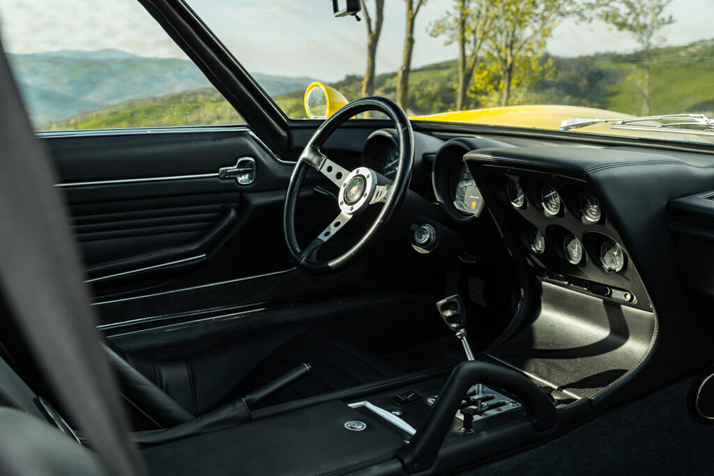 lamborghini-miura-the-first-supercar-in-history13