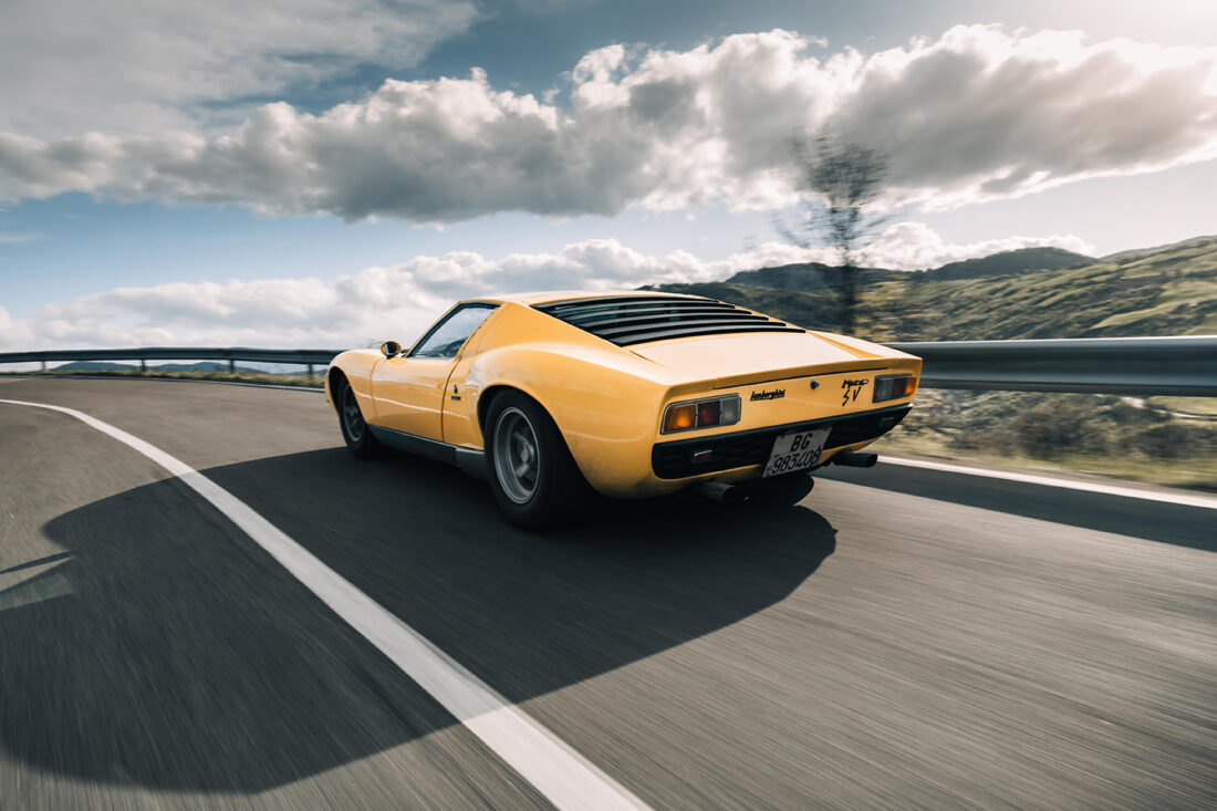 lamborghini-miura-the-first-supercar-in-history15