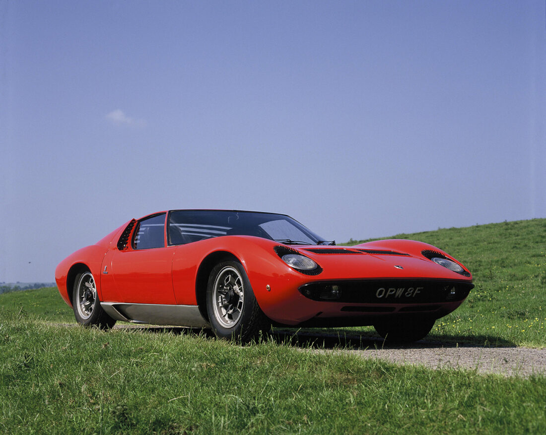 lamborghini-miura-the-first-supercar-in-history21