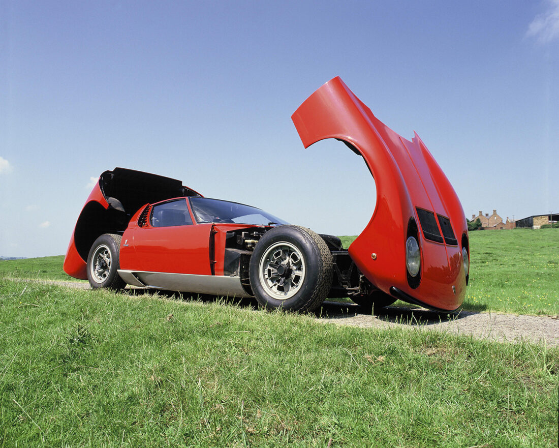 lamborghini-miura-the-first-supercar-in-history22