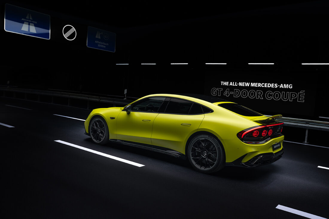 Das neue Mercedes-AMG GT 4-Türer Coupé: Revolutionäre Performance. Maximale Intensität. The new Mercedes-AMG GT 4-Door Coupé: Revolutionary performance. Maximum intensity.