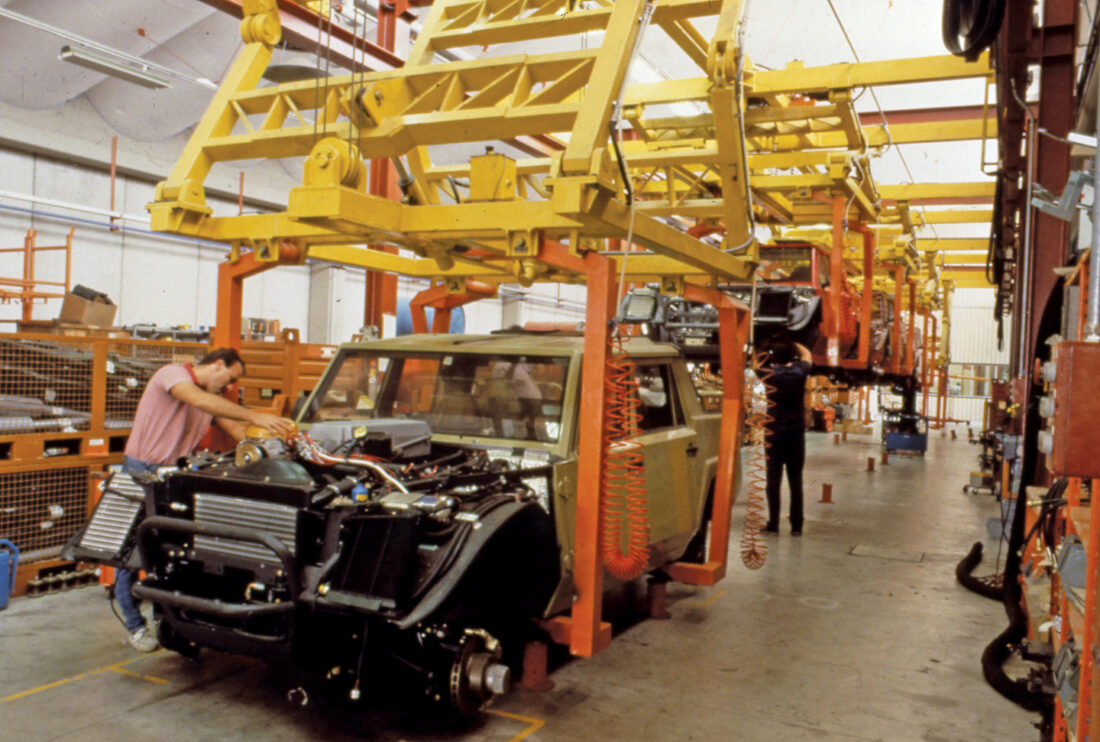 Lamborghini-LM002-Factory_1
