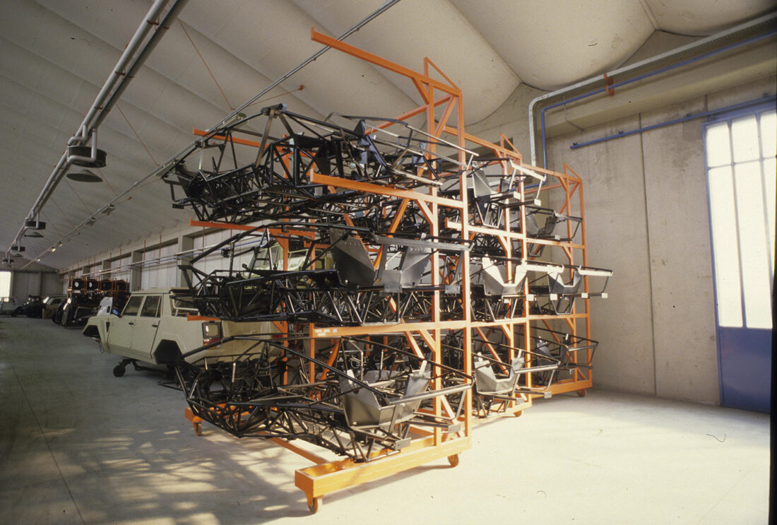 Lamborghini-LM002-Factory_5