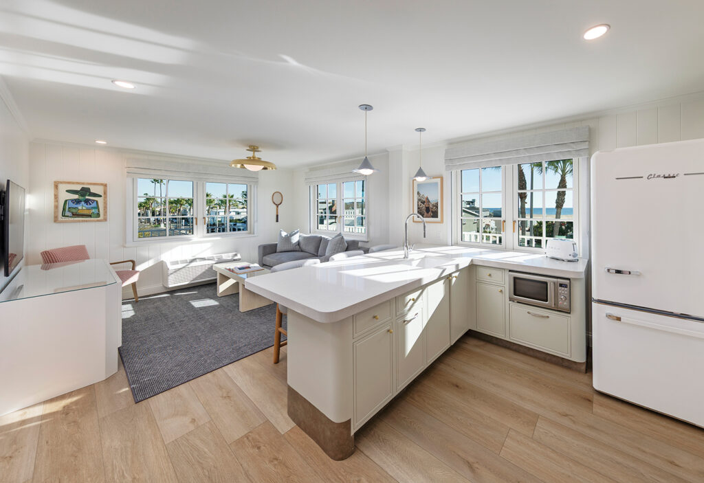 Bay-Shores-Peninsula-Hotel-Newport-Beach-CA-Room