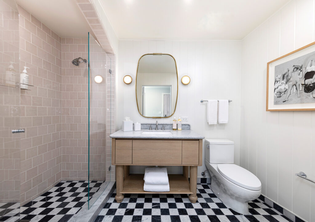 Bay-Shores-Peninsula-Hotel-Newport-Beach-CA-bathroom
